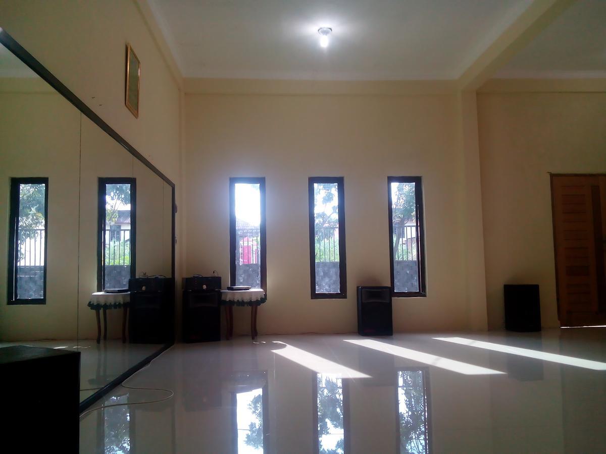 Pondok Cemara Hotel Medan Exterior foto