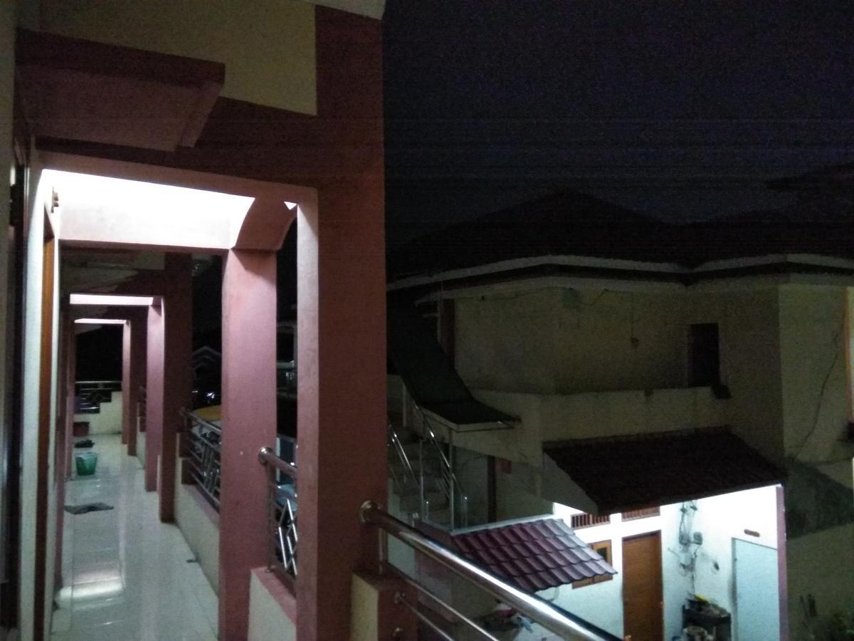 Pondok Cemara Hotel Medan Exterior foto